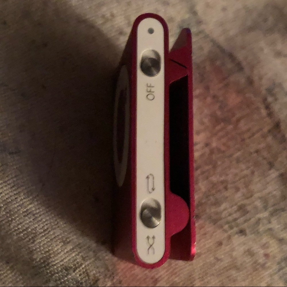 Pink iPod Shuffle - Picture 5 of 8
